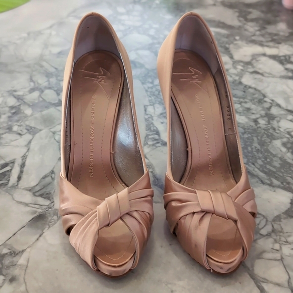 Very good condition, 38 Giuseppe Zanotti pumps in Gold/nude - Picture 1 of 5